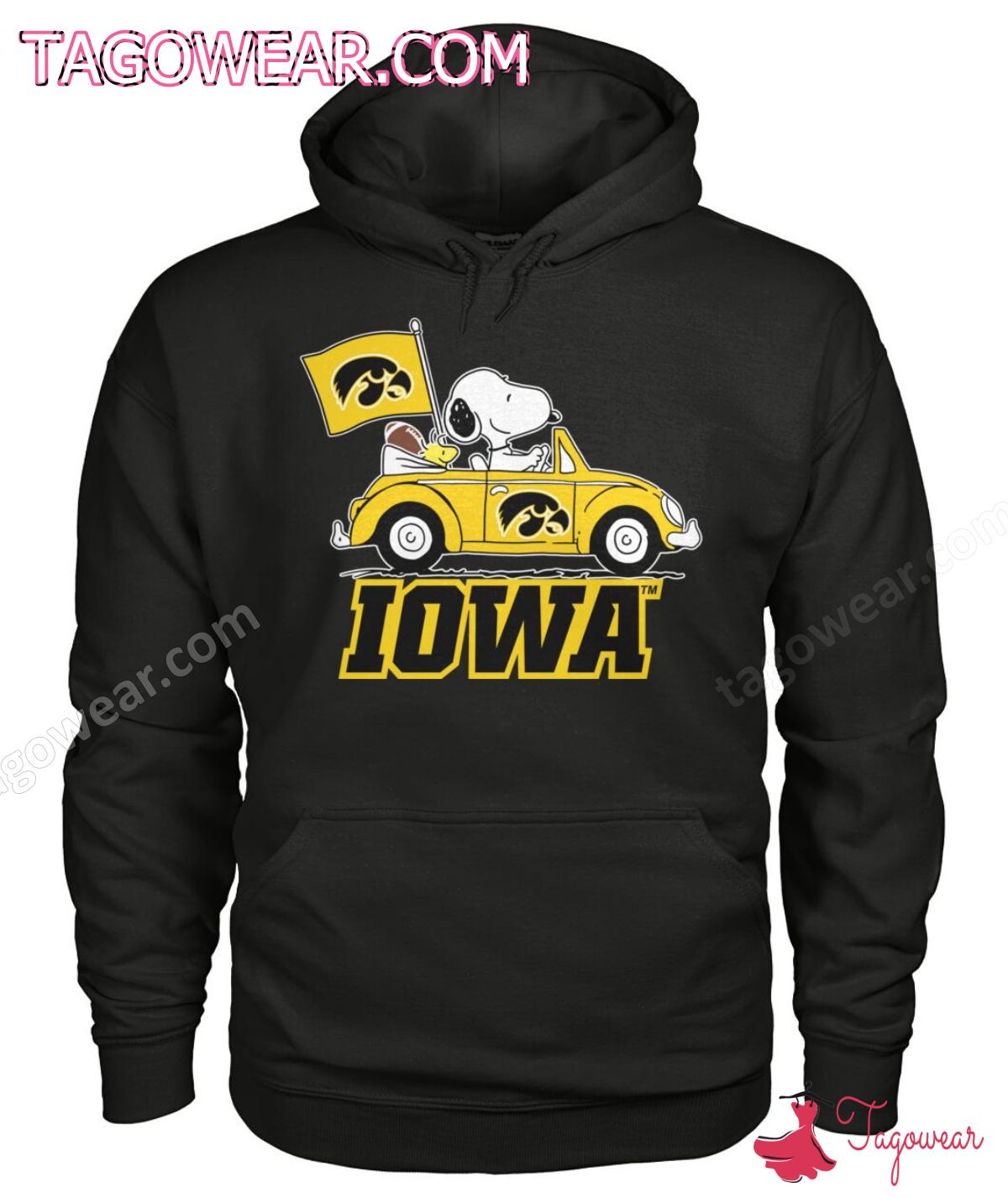 Snoopy And Woodstock Driving Car Iowa Hawkeyes Shirt, Hoodie b