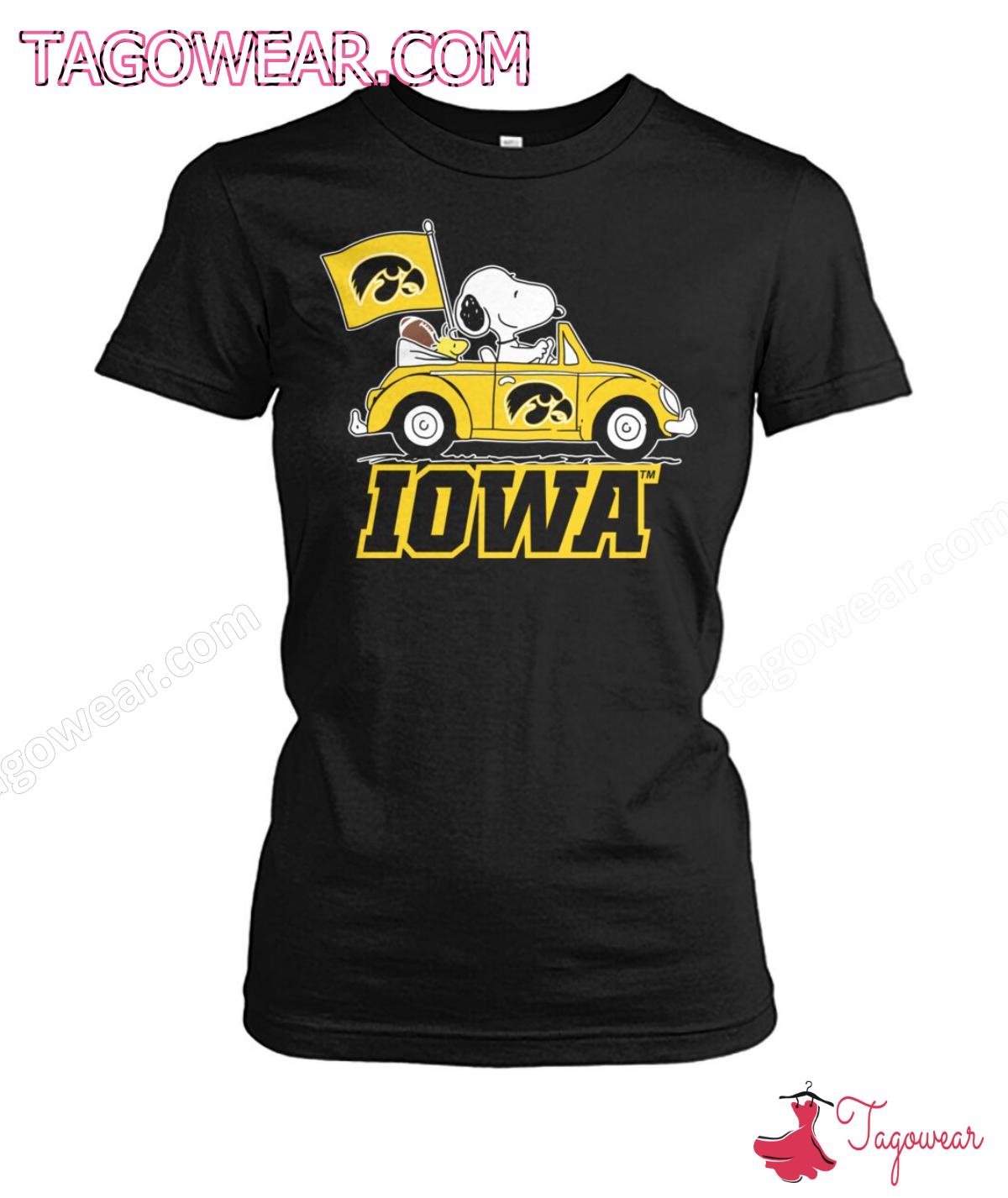 Snoopy And Woodstock Driving Car Iowa Hawkeyes Shirt, Hoodie y