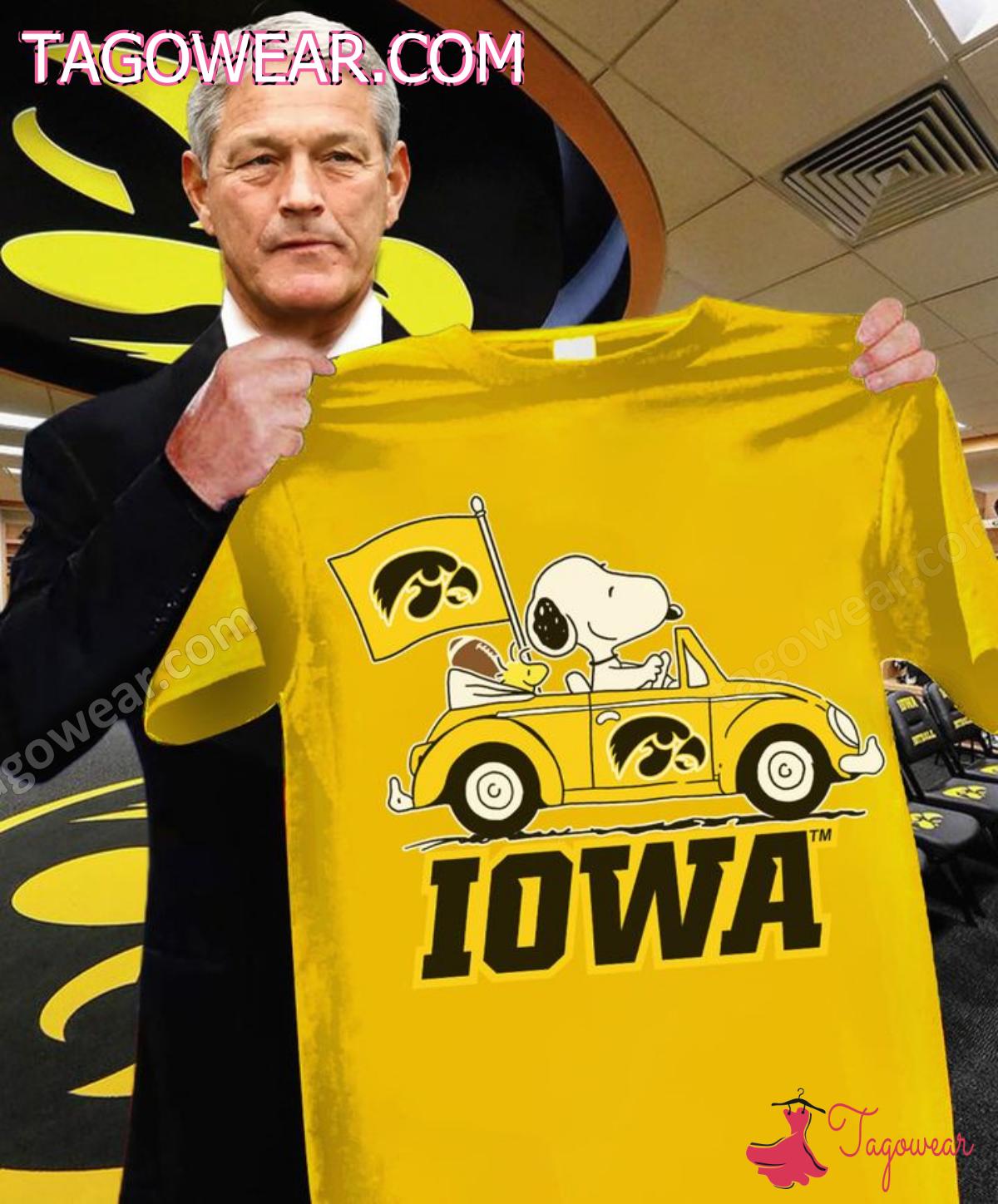 Snoopy And Woodstock Driving Car Iowa Hawkeyes Shirt, Hoodie
